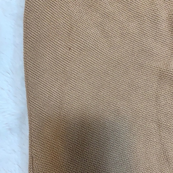 Uniqlo 3D tan knit v neck sweater - Picture 6 of 6